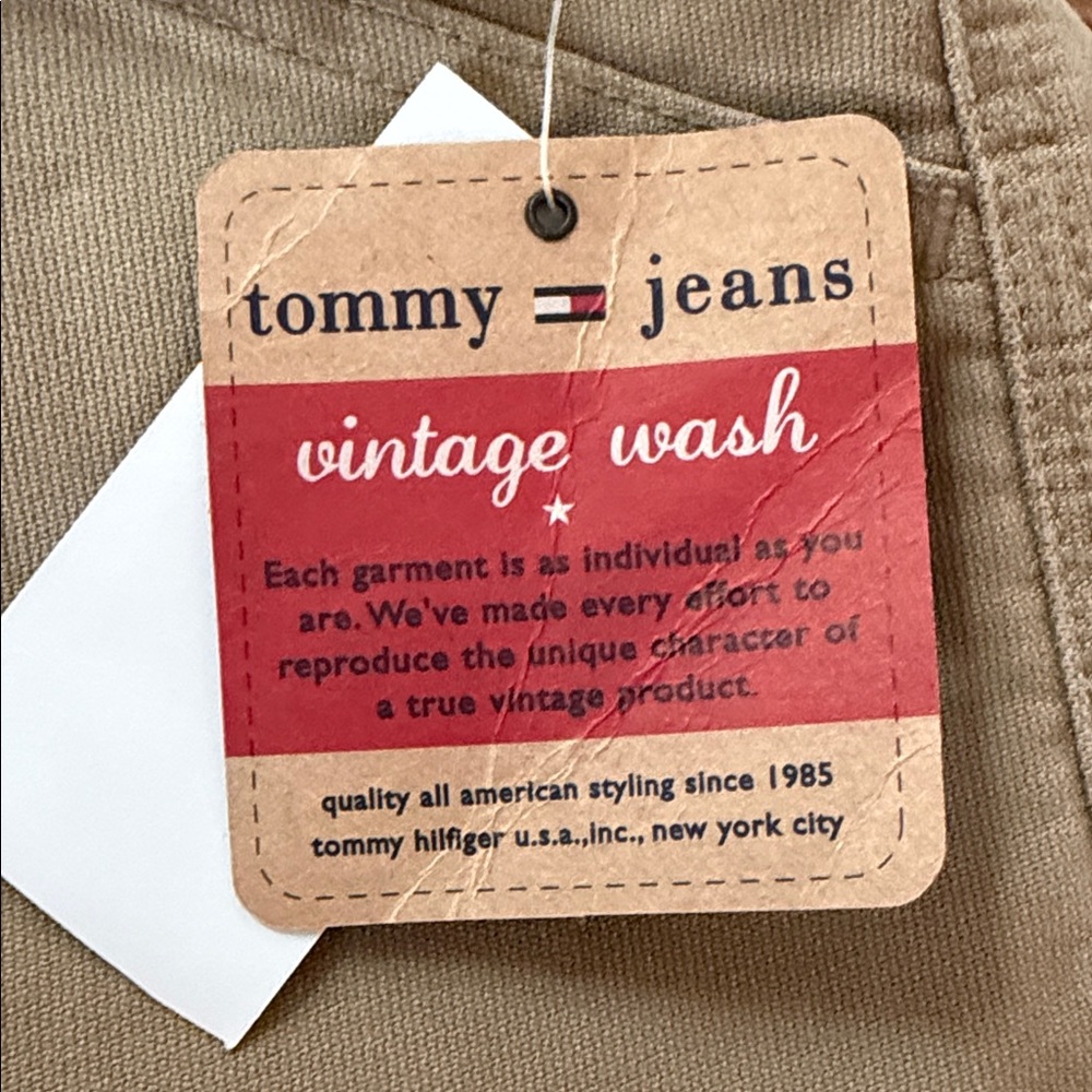 Tommy Hilfiger Women's Tan Cargo Shorts with Colorful Belt - Picture 3 of 10